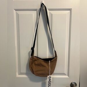 NWT baggu small nylon crescent bag cocoa
